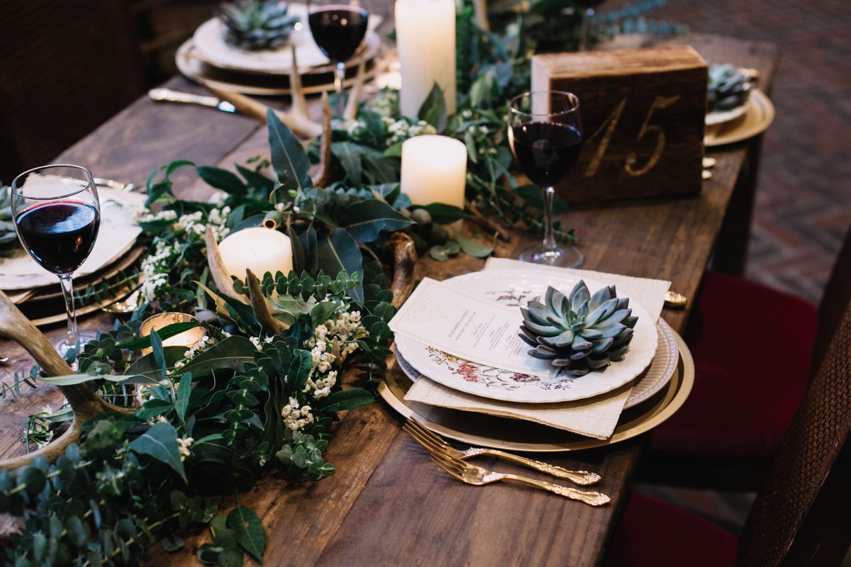 Inspiration de décoration de table de mariage végétal. 