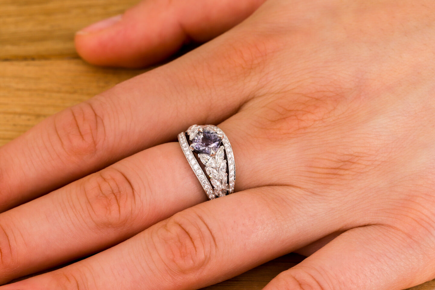 Une bague de fiançailles sur mesure chez Mahiba Paris