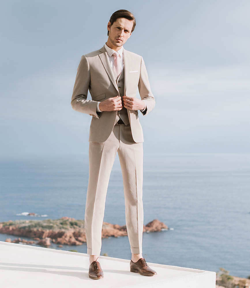 Sélection costume de mariés tendance 2023