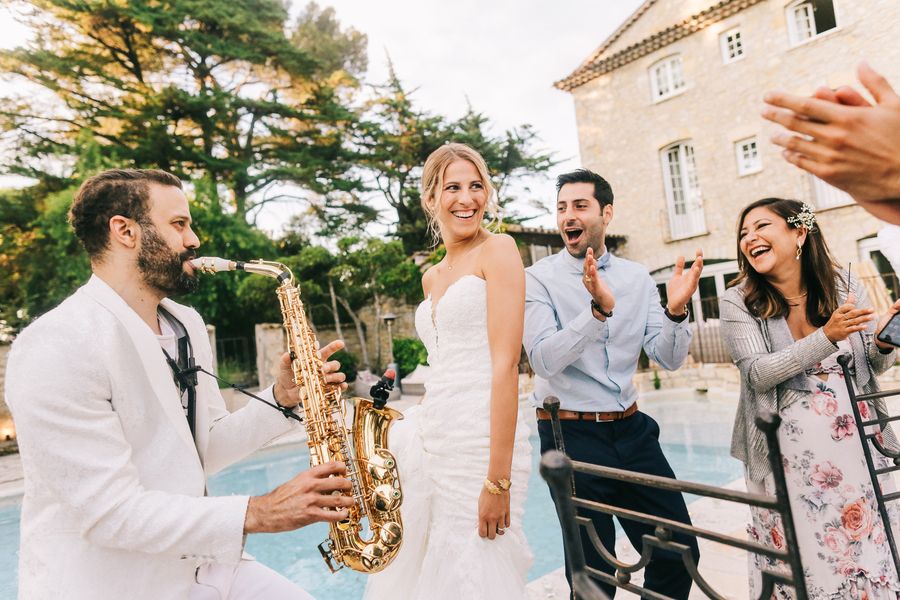 La mariée avec le saxophoniste