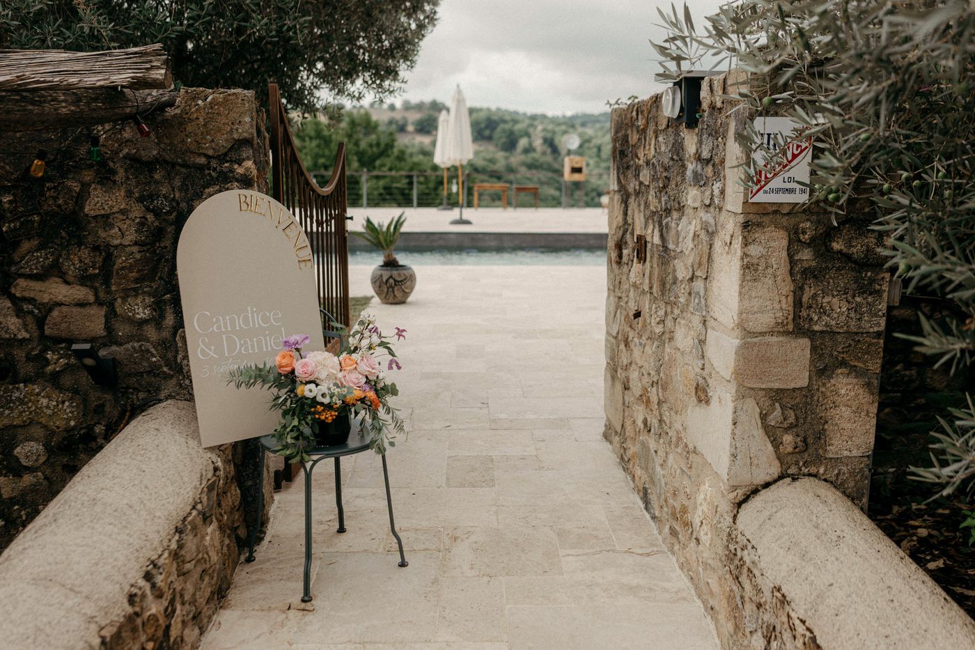 Candice & Daniel : Un mariage lumineux et fleuri dans l'Aveyron