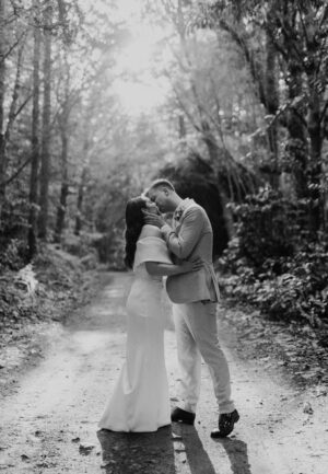 Audrey & Dan : Un mariage élégant et fleuri près de Quimper