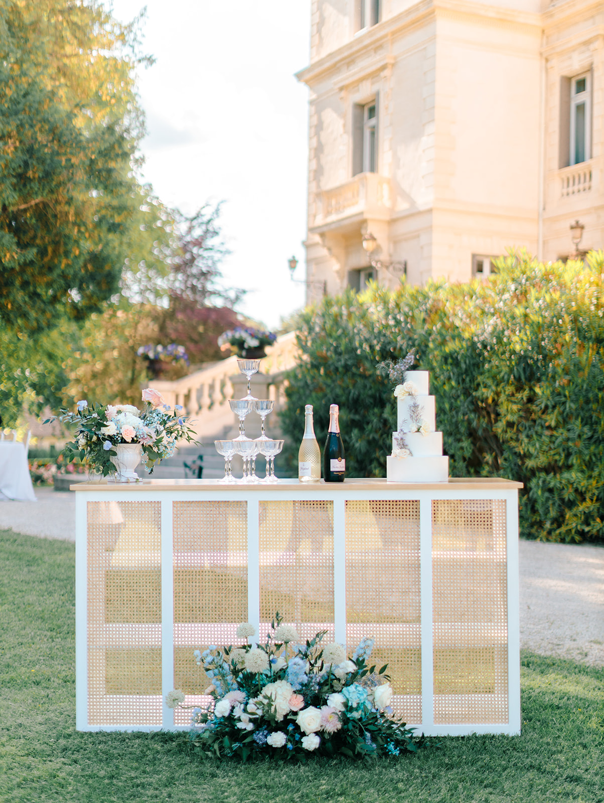 Inspiration : Something Blue in Provence - Un mariage au Château des 3 Fontaines