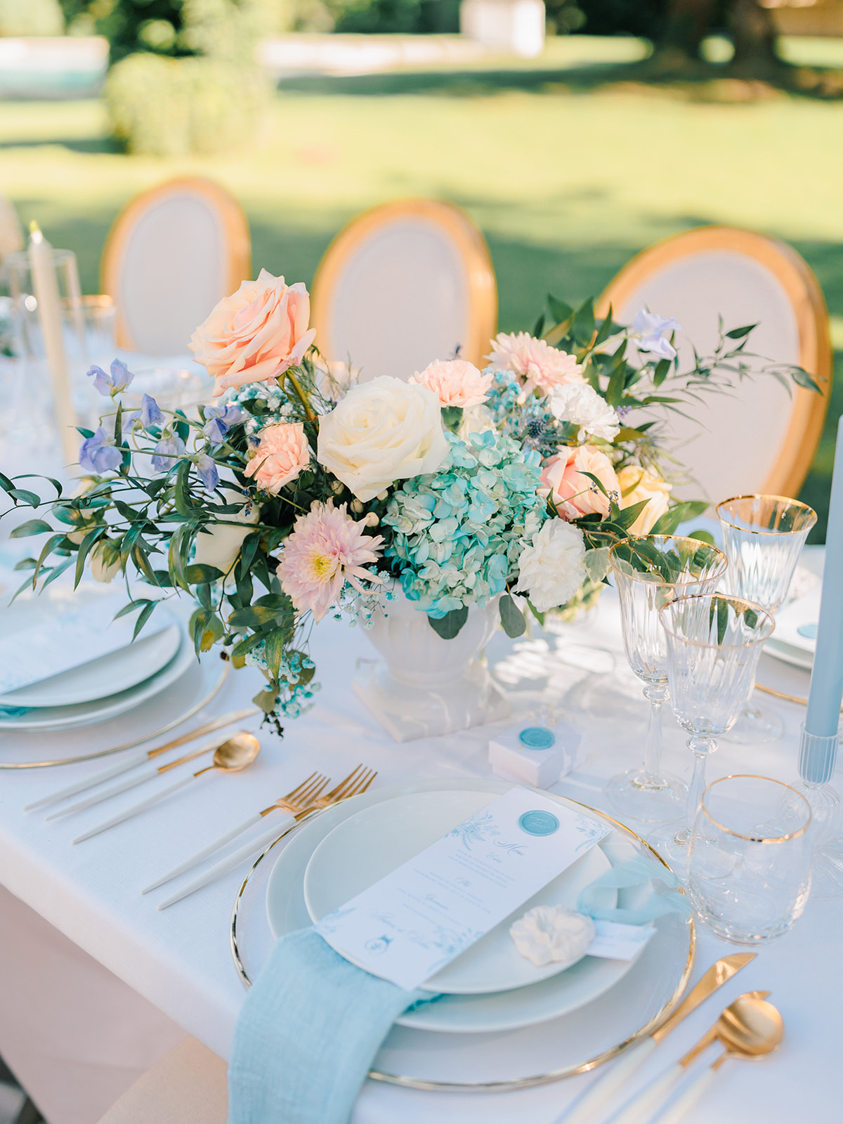 Inspiration : Something Blue in Provence - Un mariage au Château des 3 Fontaines