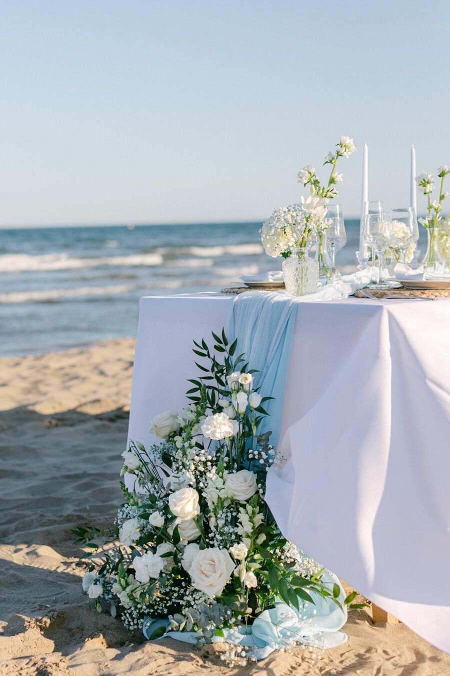 Inspiration : Un mariage simple et élégant à l'Hospitalet Beach