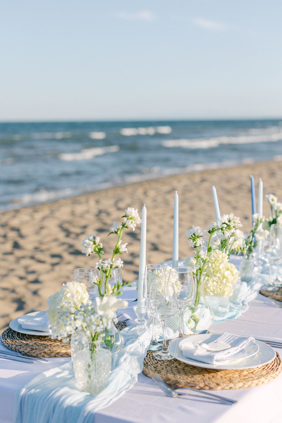 Inspiration : Un mariage simple et élégant à l'Hospitalet Beach