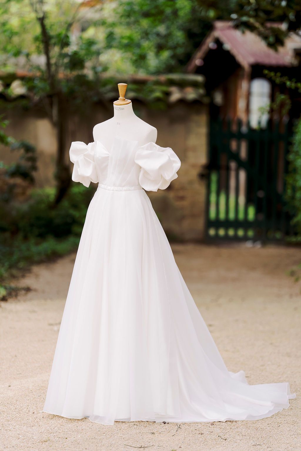 Inspiration : Gaïa - Un mariage au château de Champ-Renard - robe de mariée