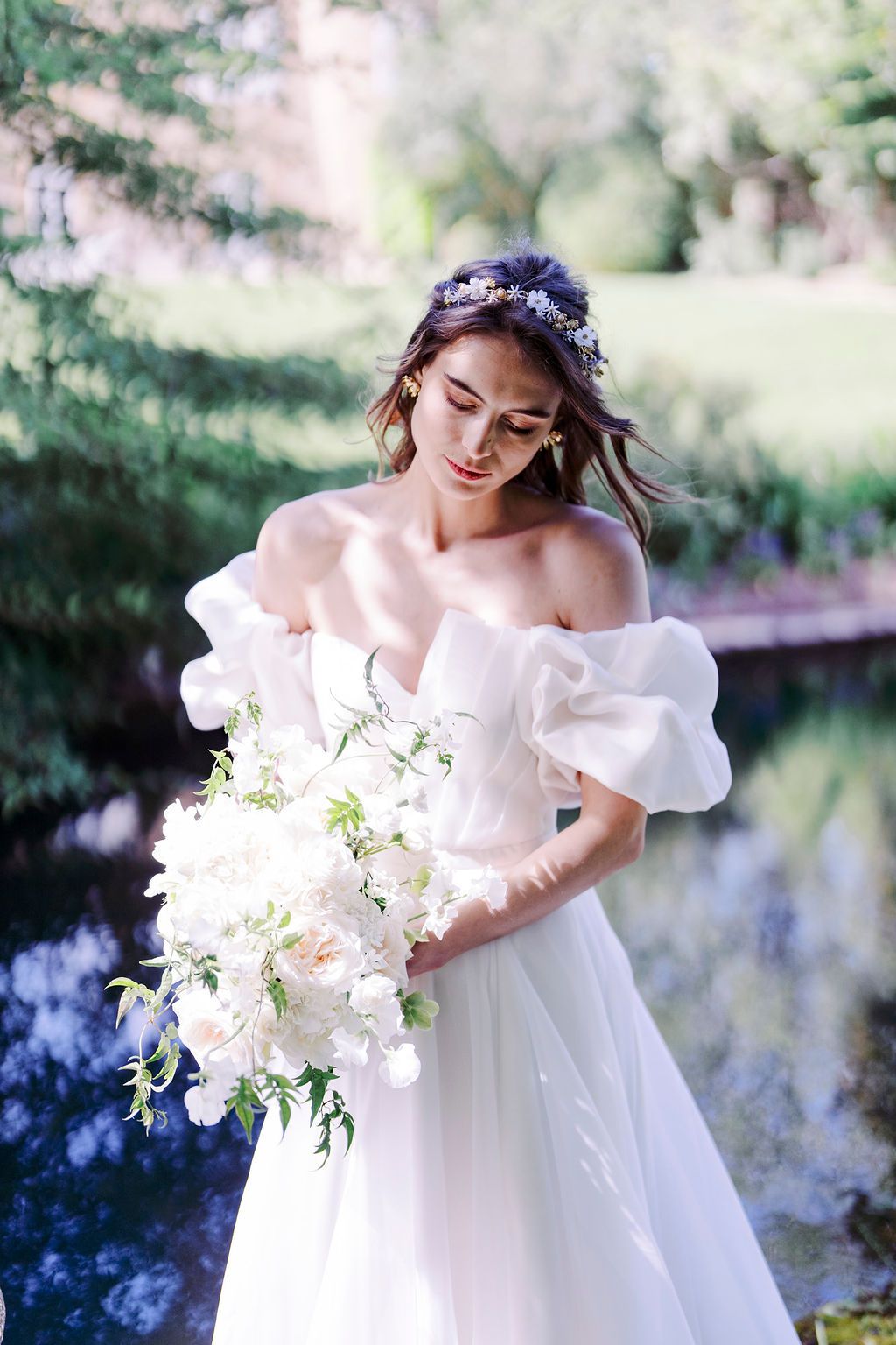 la mariée avec son bouquet