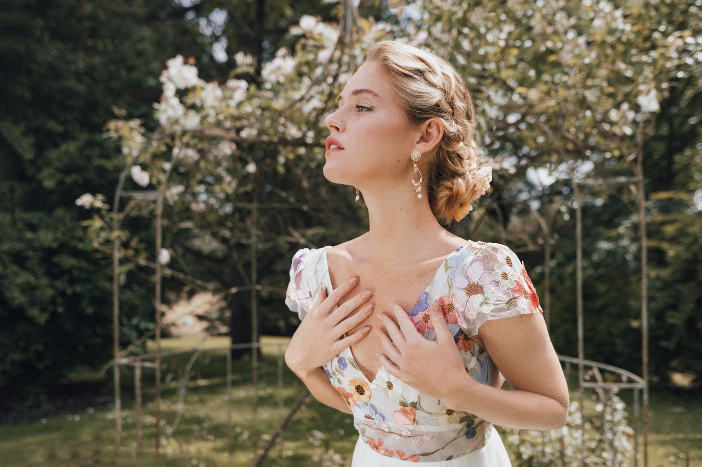 robe de mariée à fleurs colorées Elsa Gary