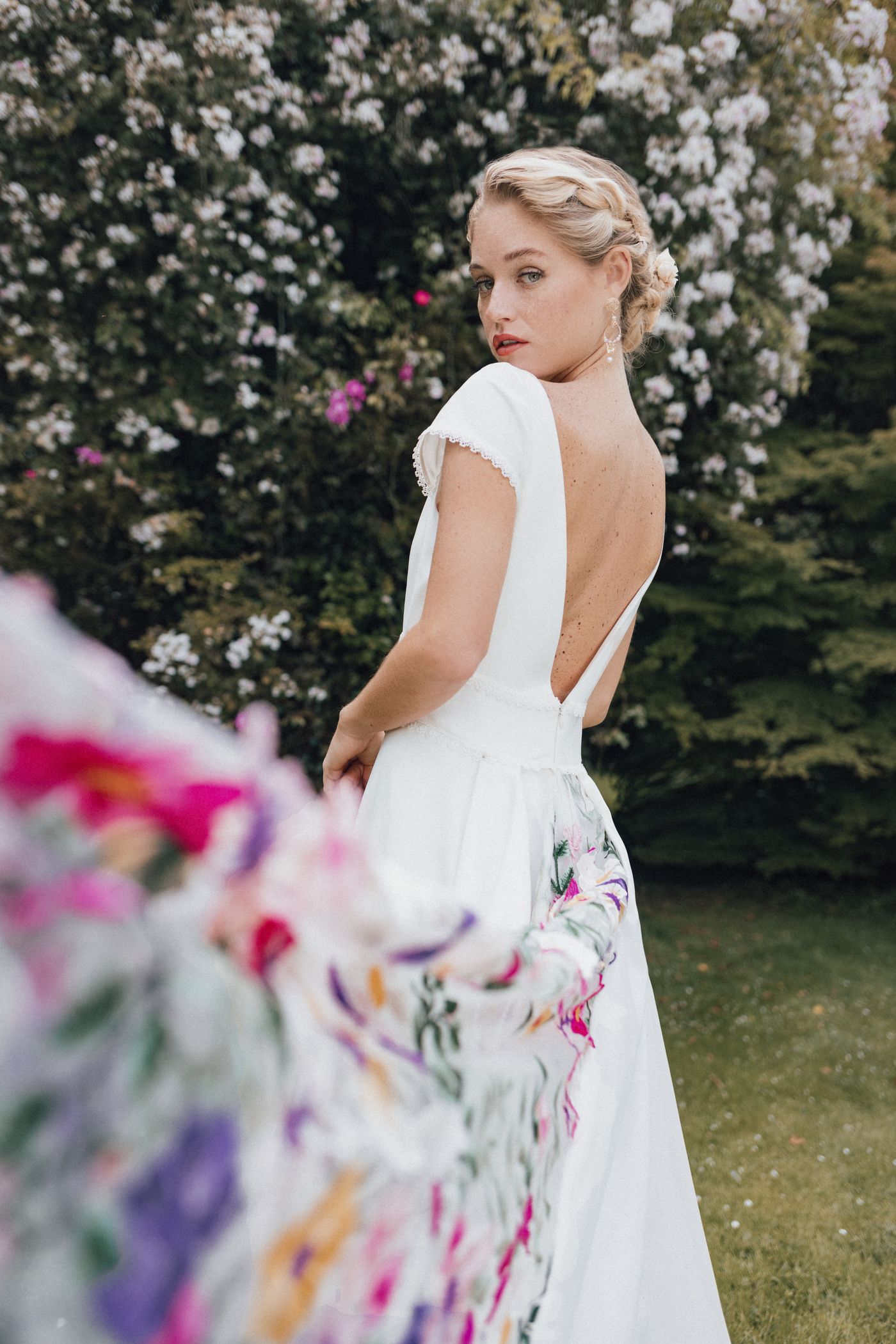 robe de mariée à fleurs colorées Elsa Gary