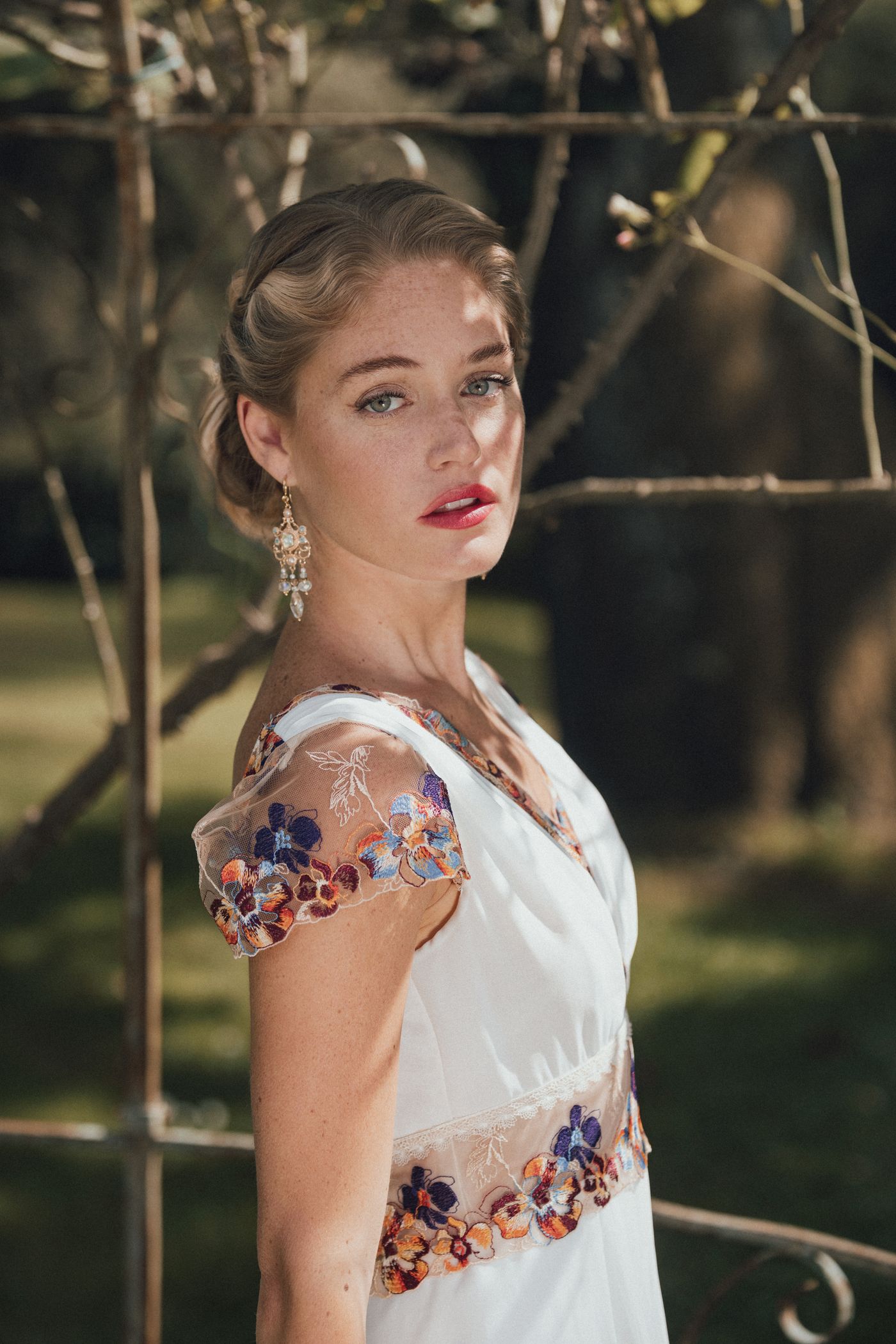 robe de mariée à fleurs colorées Elsa Gary