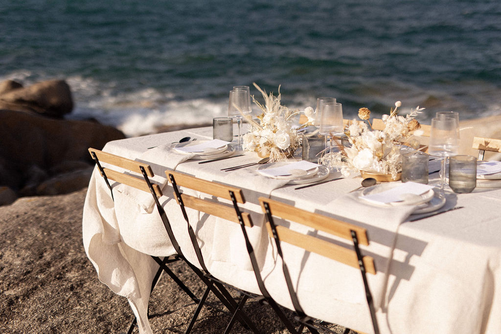 Inspiration : Brise Sauvage - Un mariage brut et épuré en bord de mer en Bretagne