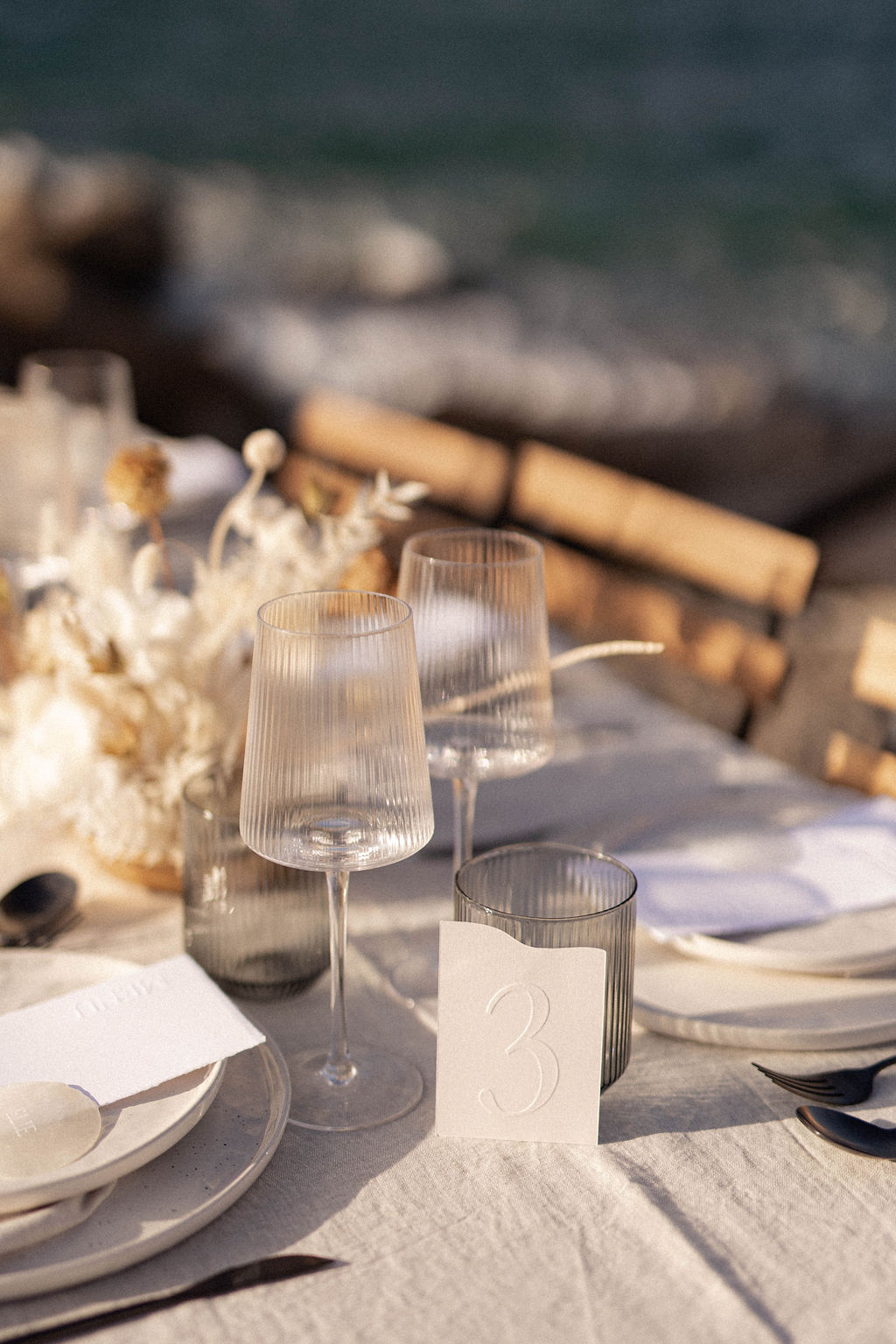 Inspiration : Brise Sauvage - Un mariage brut et épuré en bord de mer en Bretagne