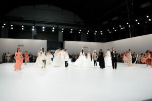 L’art à travers le monde : Cymbeline illumine la Bridal Fashion Week de Barcelone