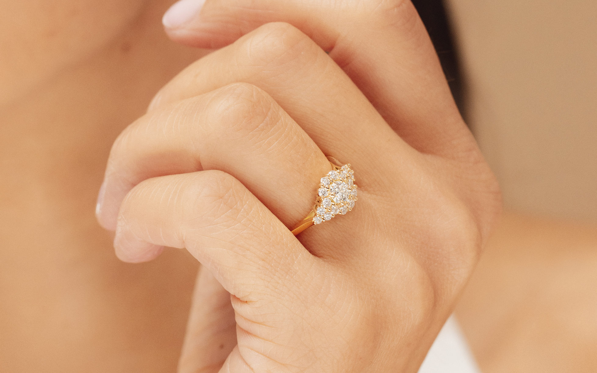 Bague de fiançailles en or jaune et diamant rond Perrigot