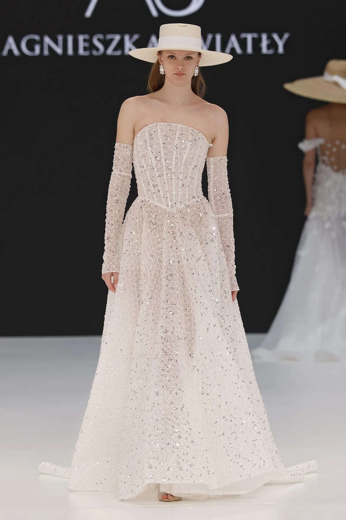 robe de mariée corset avec perles et sequins