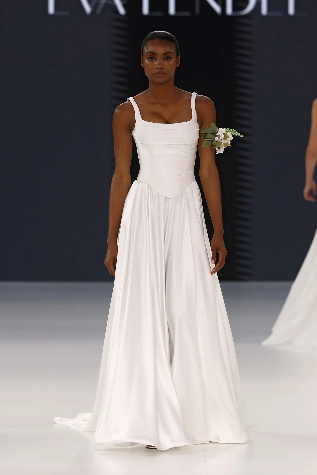robe de mariée simple et élégante