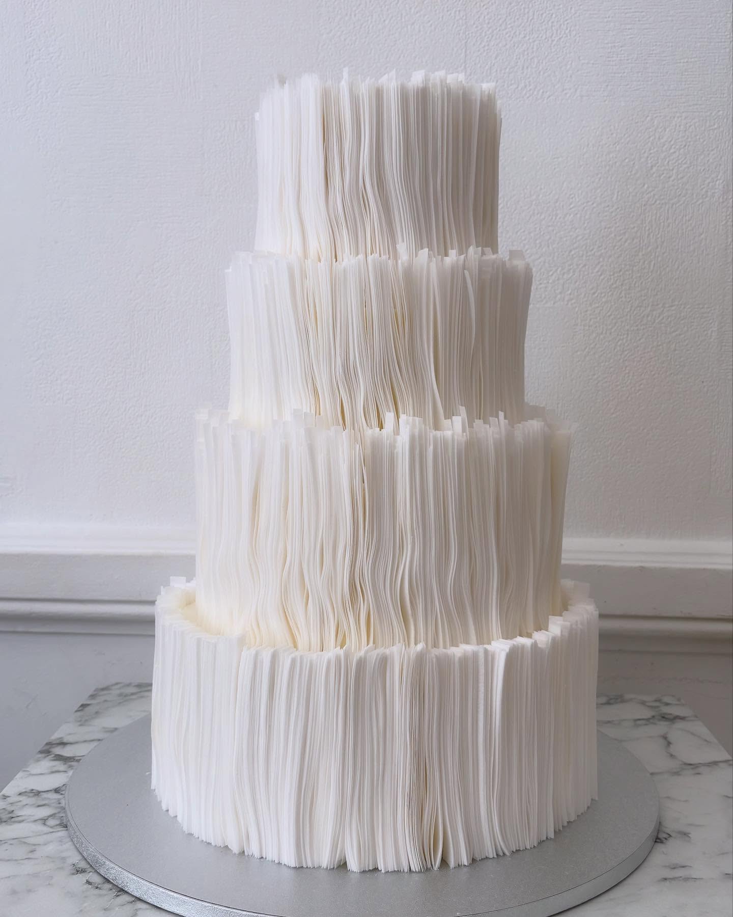 gateau de mariage minimaliste