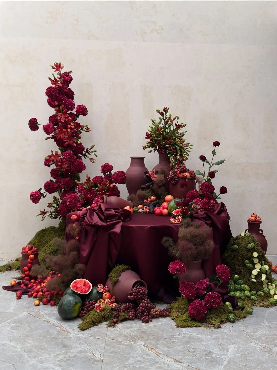 décoration de mariage de couleur bordeaux