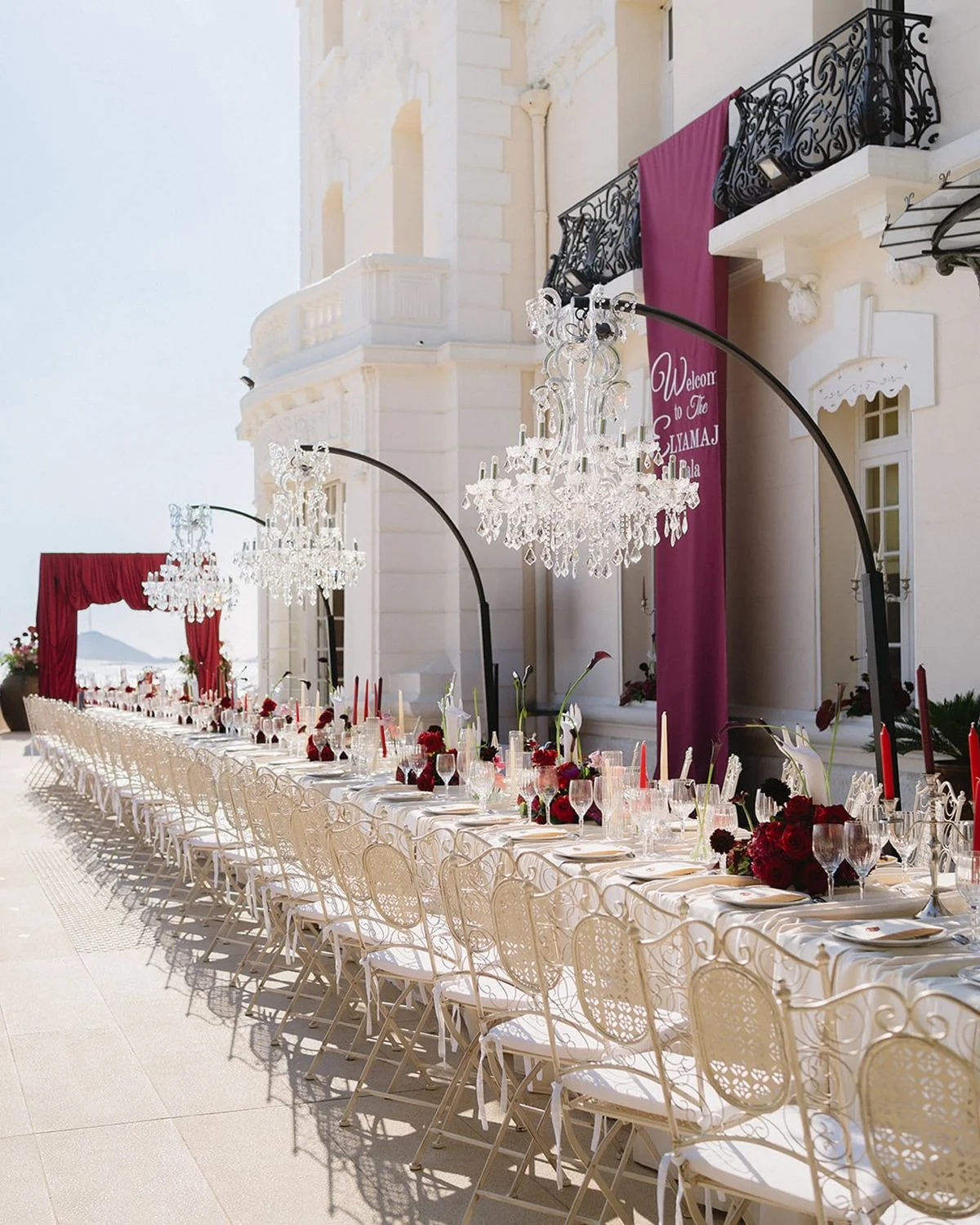 décoration de mariage de couleur bordeaux