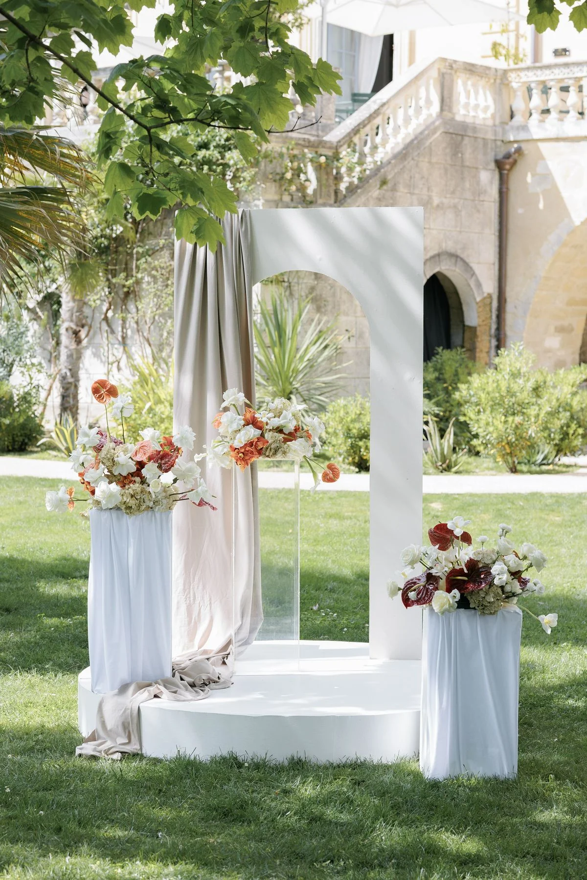 Inspiration : Monochrome d'élégance au Château de Collias