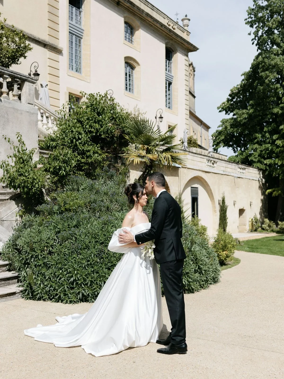 Inspiration : Monochrome d'élégance au Château de Collias