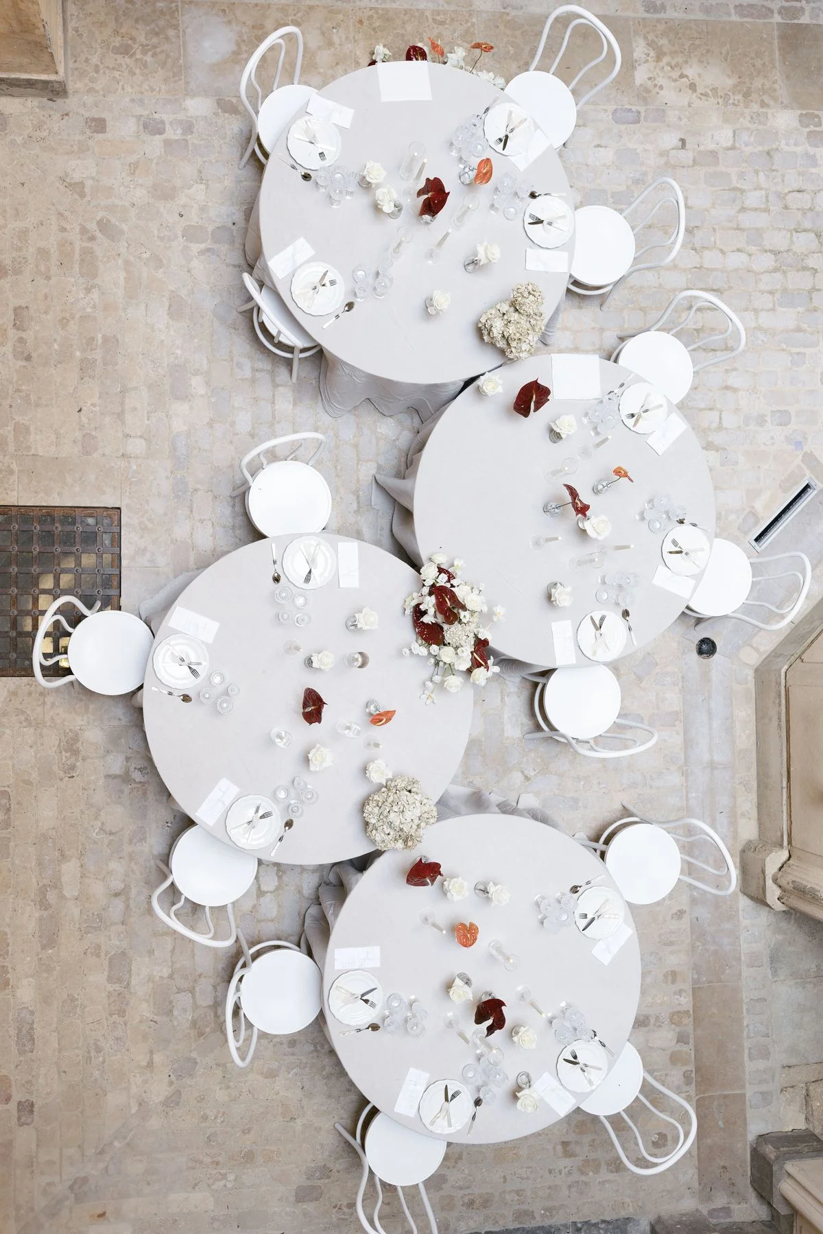 Inspiration : Monochrome d'élégance au Château de Collias