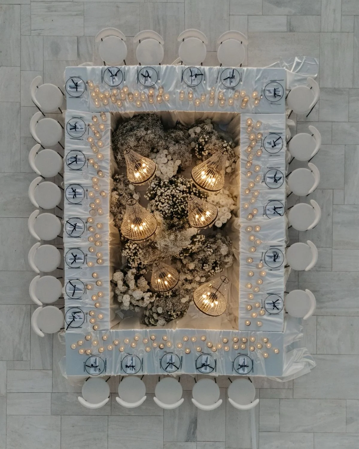 table de mariage disposée en carré